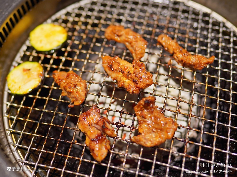 札卡燒肉 漢口店 菜單 台中燒肉餐廳 壽星優惠 迴轉燒肉 雙人套餐 日本a5和牛 和牛臭豆腐