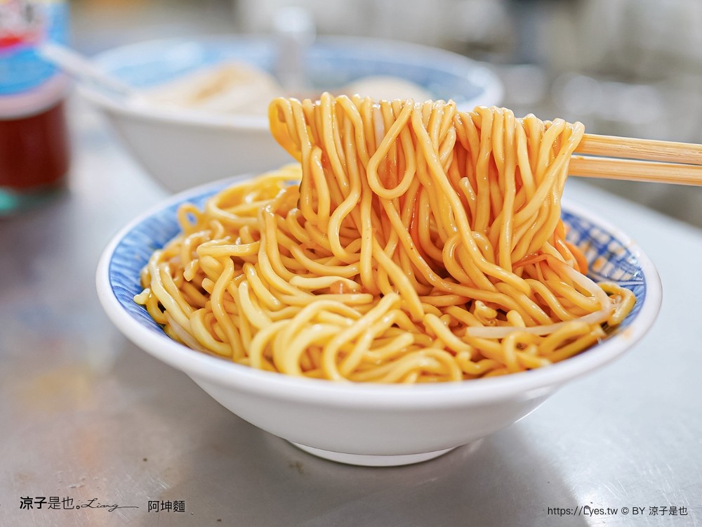 阿坤麵 菜單 台中米其林推薦 阿坤麵營業時間 台中麵店 台中美食 銅板小吃 炒麵