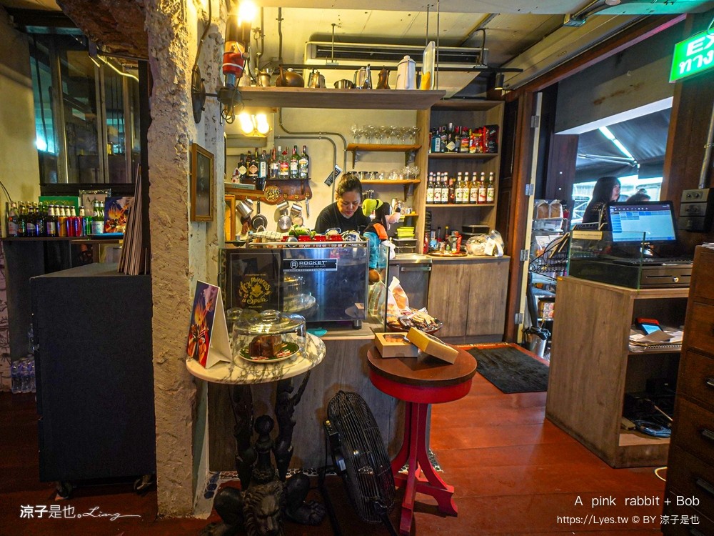 a pink rabbit bob 曼谷甜點 泰國 紅絲絨蛋糕 曼谷咖啡館 ega lab 嵩越路景點 曼谷下午茶推薦