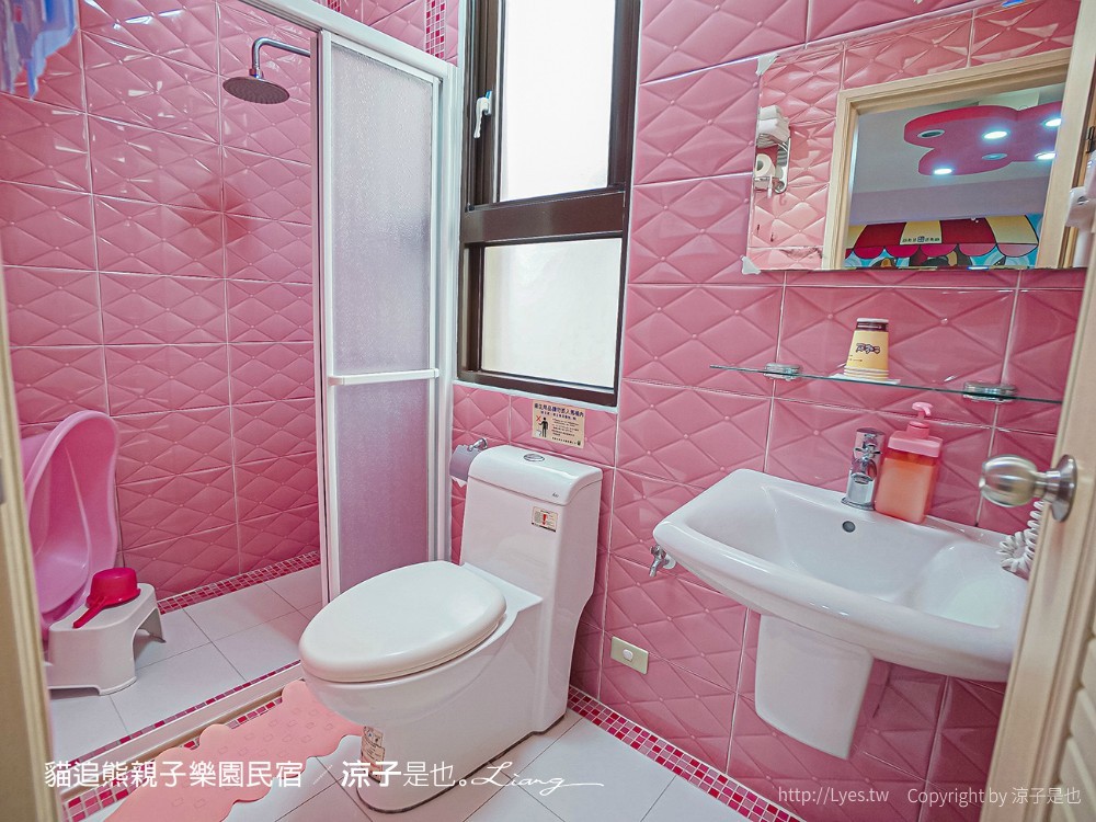 貓追熊親子民宿 熊追貓 台東親子民宿推薦 溜滑梯 沙坑 電動賽車場 遊戲室玩具 房型價位 按摩椅