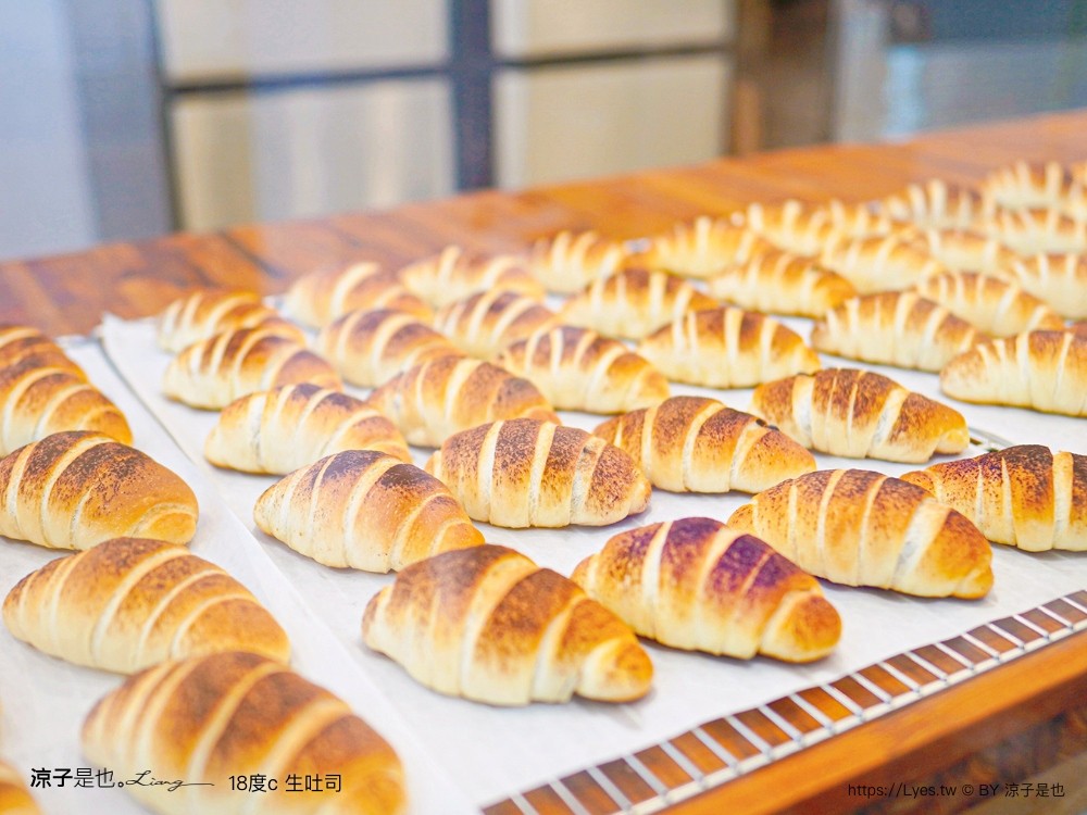 18度c生吐司 feeling18 南投埔里18度c巧克力工房 生吐司 冰淇淋 埔里景點美食二日遊 埔里美食 希爾拉villa 朗寧牛排 南投餐廳 南投住宿推薦 日高鍋物 埔里伴手禮