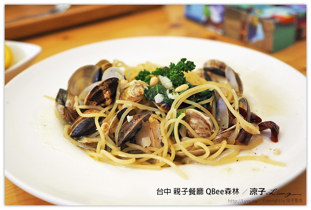 台中親子餐廳-QBee森林 親子餐廳真是個溜小孩的好地方^^(已歇業)