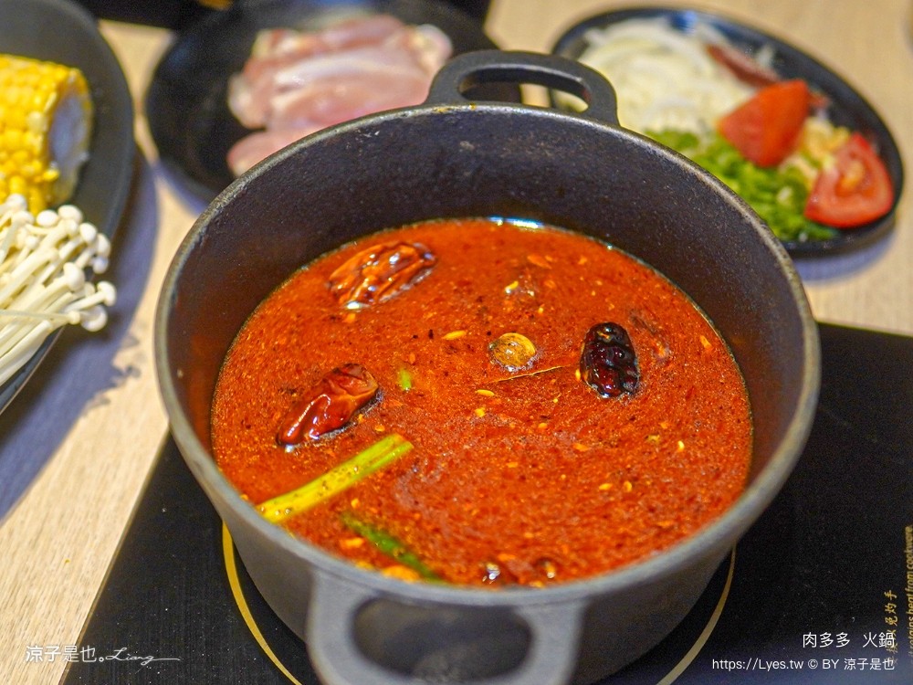 肉多多 火鍋 菜單 台中秀泰店 自助吧吃到飽 石頭湯 麻辣火鍋 生日壽星肉蛋糕 親子餐廳 剝蝦服務 高cp值火鍋 會員 打卡禮