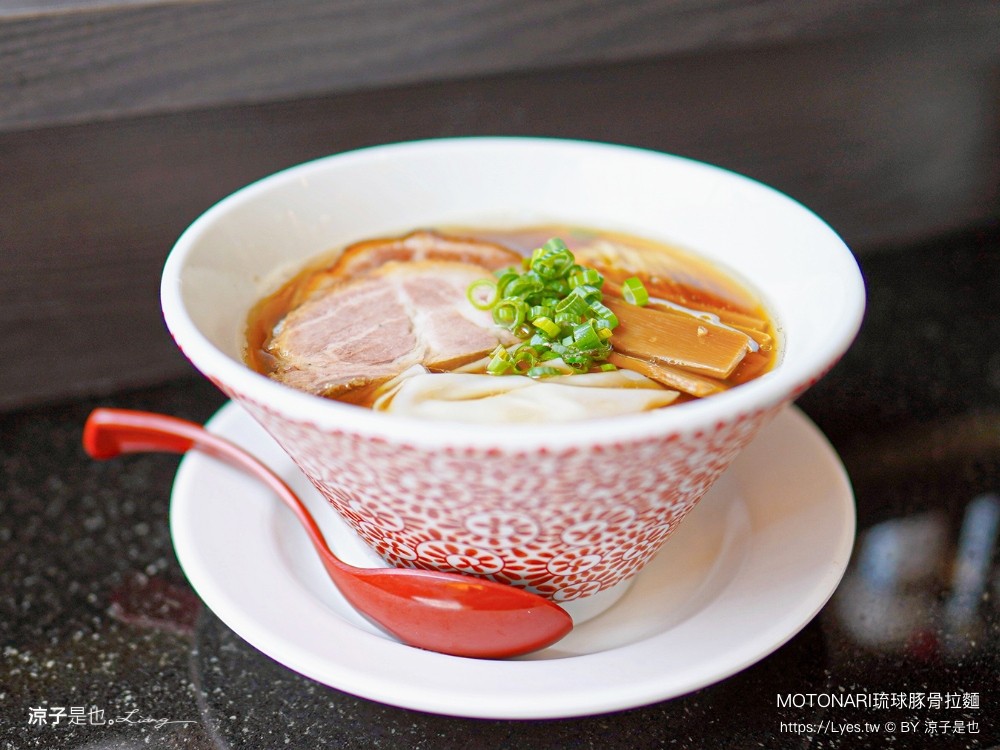 motonari 琉球豚骨拉麵 中友百貨 台中日式拉麵 日本人 沖繩拉麵 叉燒