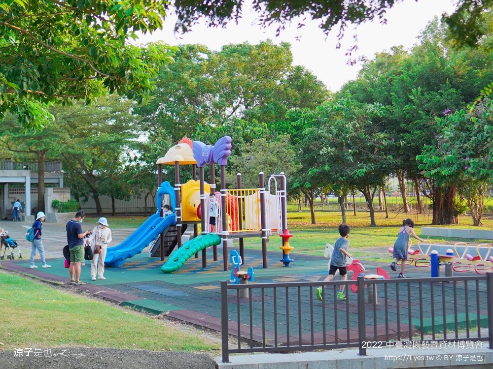2022中臺灣 氣墊遊戲區 溜滑梯戲水池 農產品展售 美食小吃