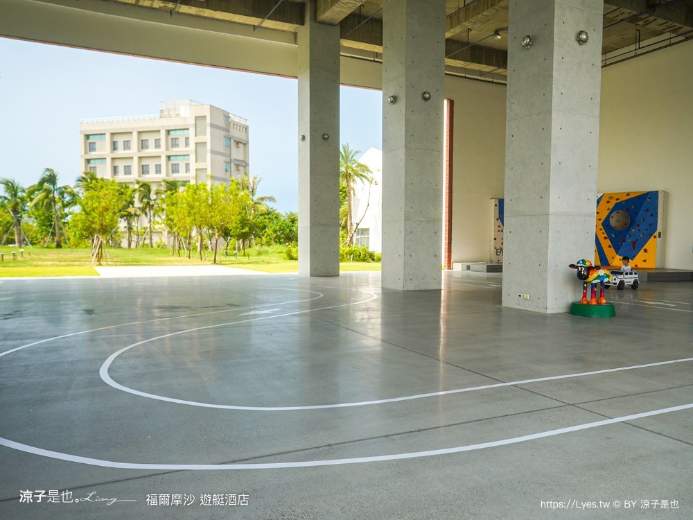 福爾摩沙遊艇酒店 台南安平住宿 台南飯店 遊艇酒店 無邊際泳池 笑笑羊 早餐 台南親子飯店