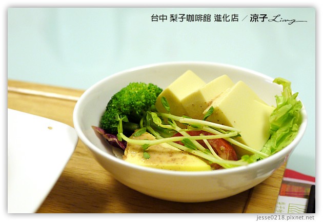 台中-梨子咖啡館 進化店-梨子咖啡館結合教堂的清水模風格