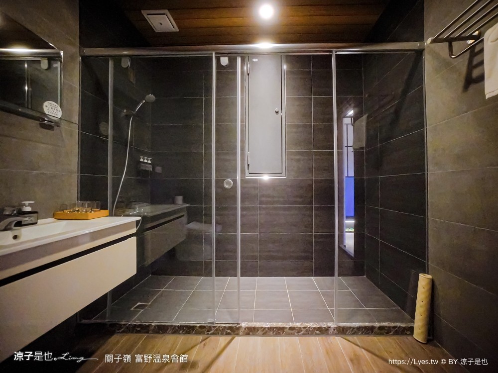 關子嶺富野溫泉會館 台南溫泉飯店 泥漿溫泉 台南親子住宿 泳池戲水區 房價優惠 房型 早餐 和式 開幕 關子嶺泡湯 大眾泡湯池 游泳池 親子家庭房