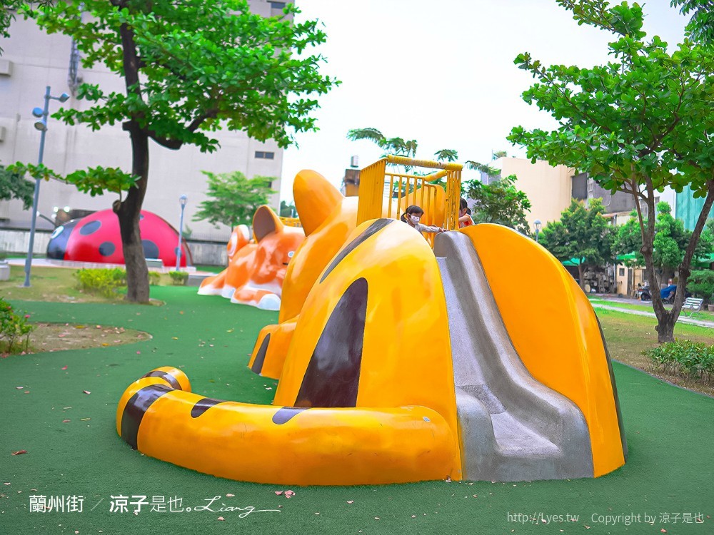 屏東親子景點 蘭州街特色公園 勝利森林動物溜滑梯 免門票親子公園 恐龍
