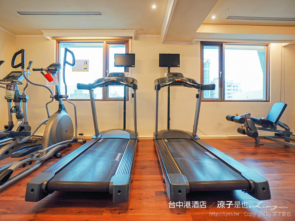 台中港酒店 台中親子飯店 梧棲住宿 海洋親子房、兒童遊戲室 汽車跑道 早餐自助吧吃到飽