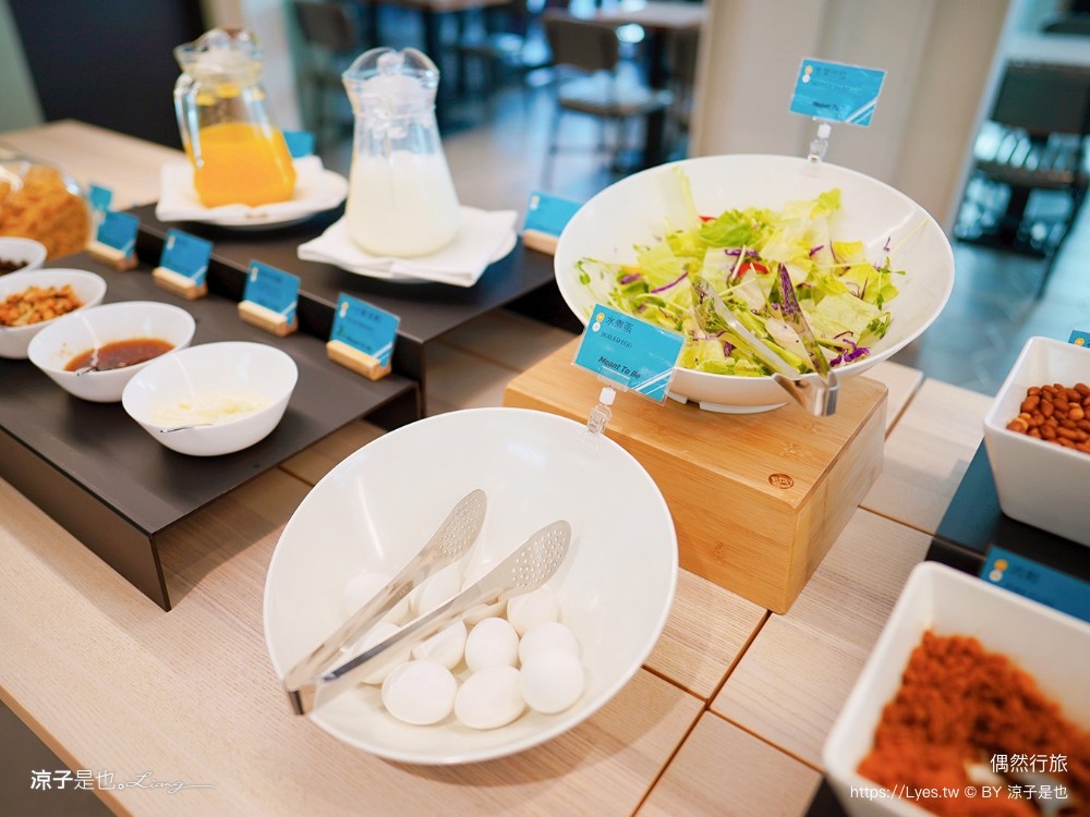 偶然行旅 嘉義飯店 文化路夜市旁 嘉義平價住宿 四人房 車場 文化鹿行旅 房價評價