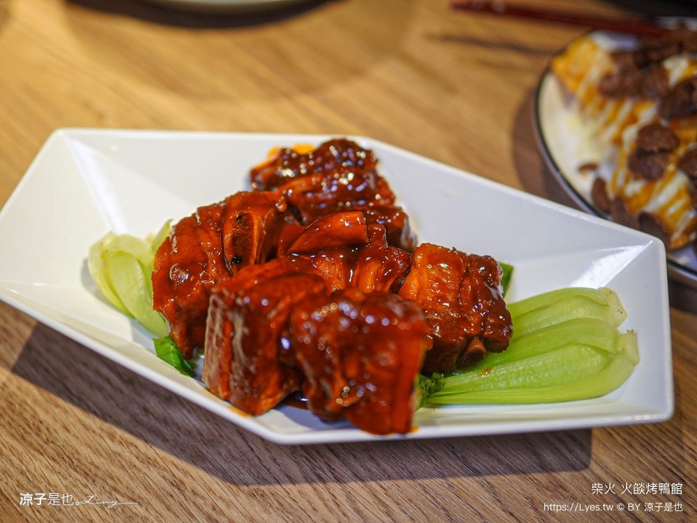 柴火火燄烤鴨館 菜單 台中烤鴨推薦 北屯松竹美食 櫻桃片皮鴨 中式合菜餐廳 火焰片鴨秀 芋頭米粉鴨鍋 父親節 母親節 聚餐