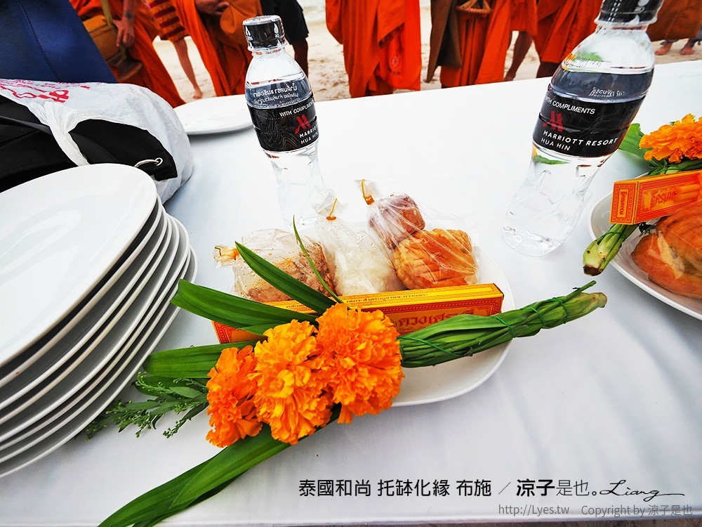 泰國和尚 托缽化緣 布施