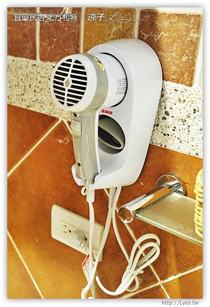 宜蘭民宿-北方札特(古堡館房間篇)-充滿木頭香氣的宜蘭城堡民宿