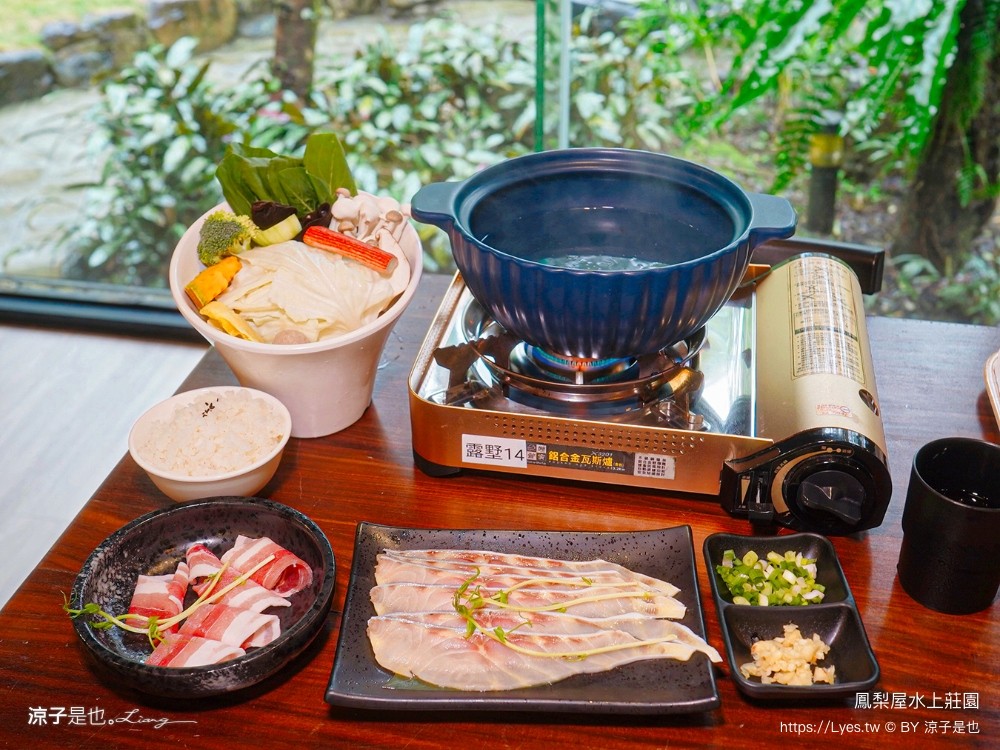 鳳梨屋水上莊園 宜蘭景點 一日遊 鳳梨屋門票 戲水池 動物園 水豚君 網美景點 水簾鞦韆 鳳梨泳池 餵羊 宜蘭豪華懶人露營 Villa 網美景點