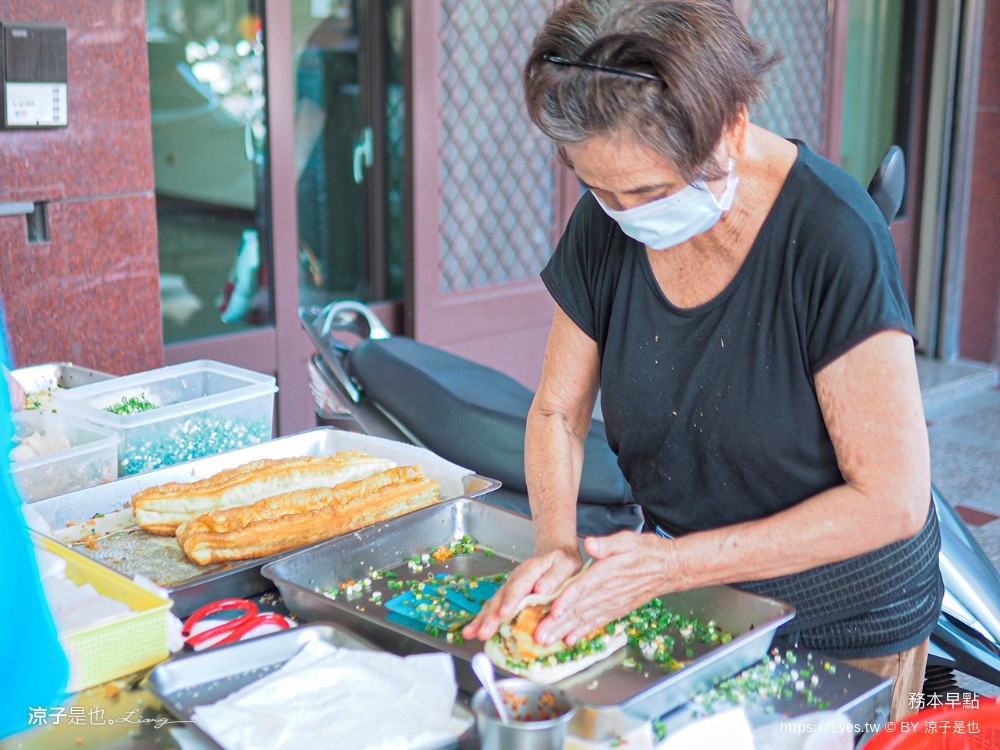 務本早點 燒餅油條 台中北屯早餐美食 原精武路燒餅油條豆漿店搬家 菜單 鹹豆漿 必吃