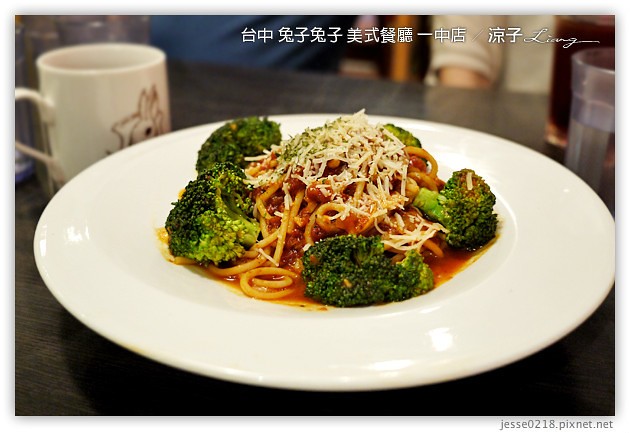 台中-兔子兔子 美式餐廳(台中一中店)-兔子兔子連鎖美式漢堡店