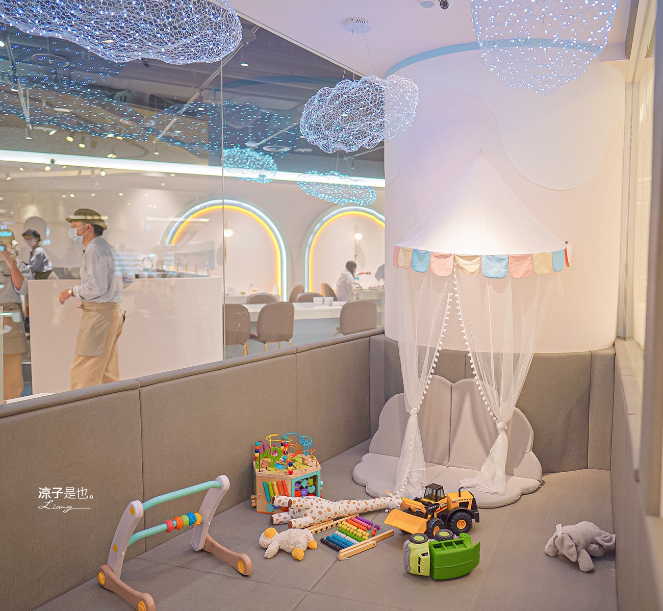 台中-童鍋親子餐廳(附菜單) 秀泰文心新開幕親子火鍋 粉嫩遊戲室小巧有質感