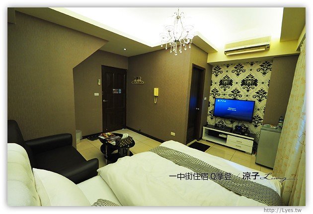台中-一中住宿 Q摩登-有Wii、PS4可以玩翻的一中平價時尚日租套房