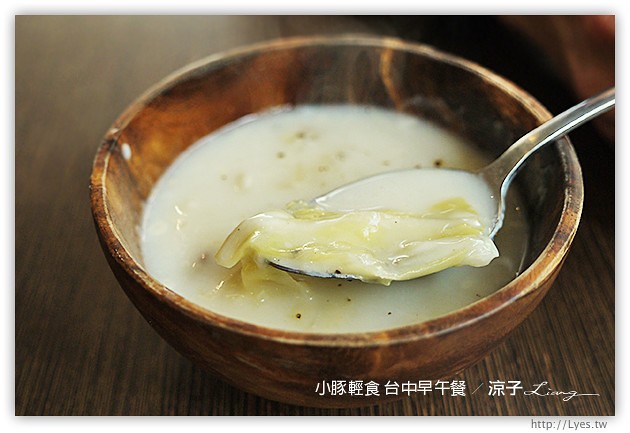 台中-小豚輕食 台中早午餐-厚片鬆餅口感好軟嫩