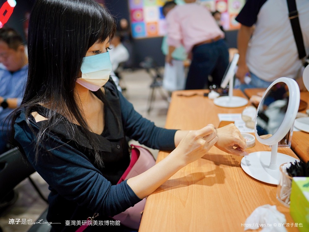 台灣美研院 美妝博物館 門票 台南景點 安平景點 化妝品 觀光工廠 網美拍照 評論 預約 婚紗 雷雕粉餅