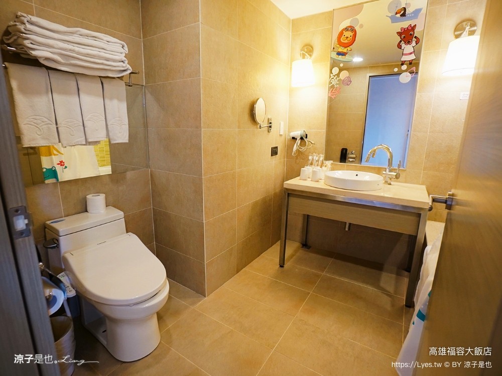 福容大飯店高雄 高雄親子住宿 鹽埕區飯店 捷運站住宿 早餐 房型 四人房 動物園主題房 泳池飯店 健身房
