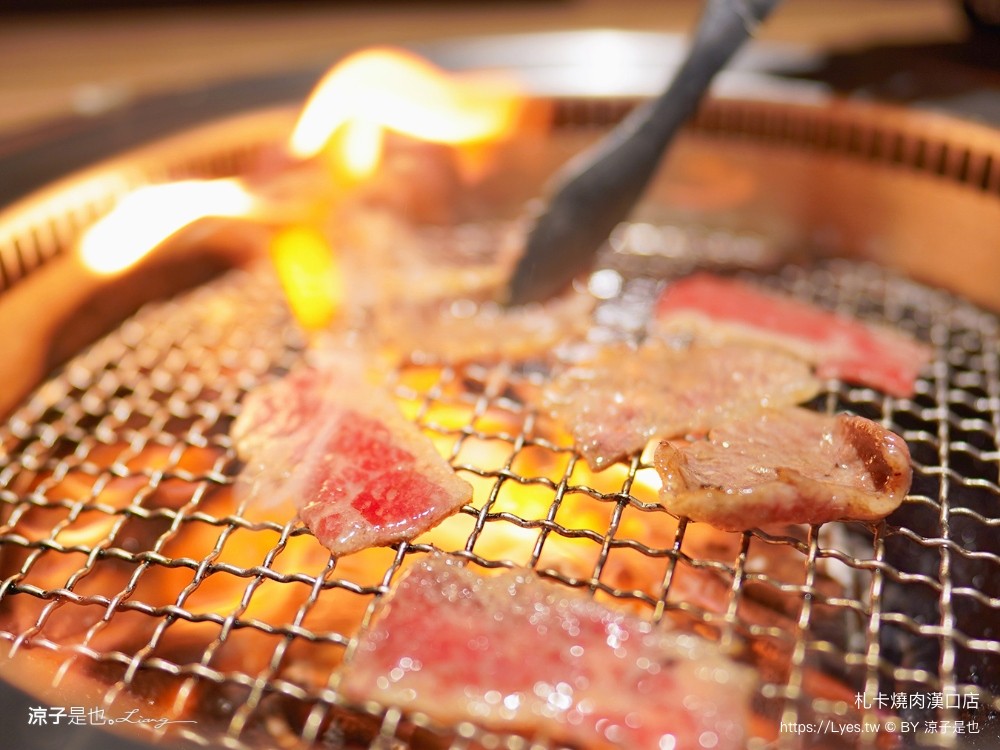 札卡燒肉 漢口店 菜單 台中燒肉餐廳 壽星優惠 迴轉燒肉 雙人套餐 日本a5和牛 和牛臭豆腐