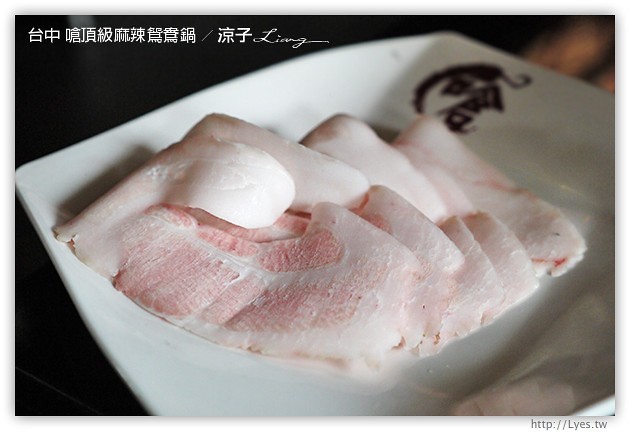 台中-嗆頂級麻辣鴛鴦鍋-麻辣火鍋吃到飽 小蒙牛新品牌