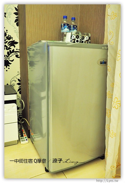 台中-一中住宿 Q摩登-有Wii、PS4可以玩翻的一中平價時尚日租套房