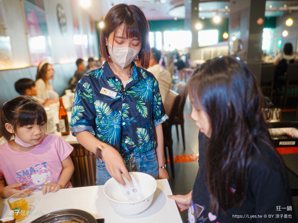 狂一鍋 菜單 台中漢口店 台式火鍋 第一品牌 桌邊爆炒 自助吧吃到飽 台中火鍋吃到飽 優惠 訂位