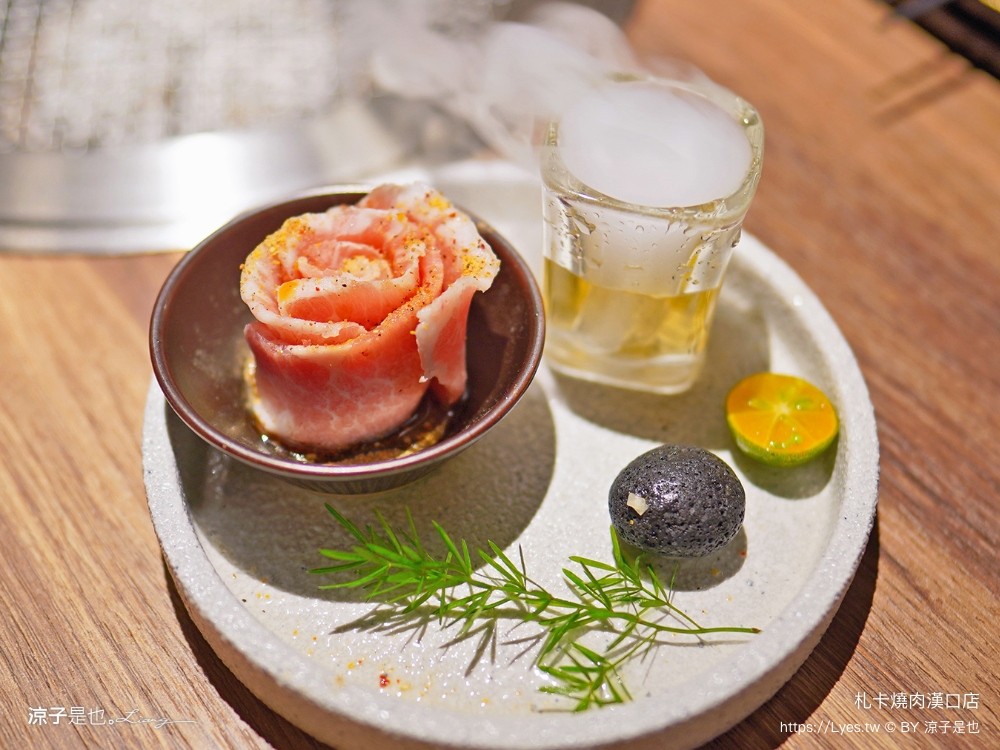 札卡燒肉 漢口店 菜單 台中燒肉餐廳 壽星優惠 迴轉燒肉 雙人套餐 日本a5和牛 和牛臭豆腐