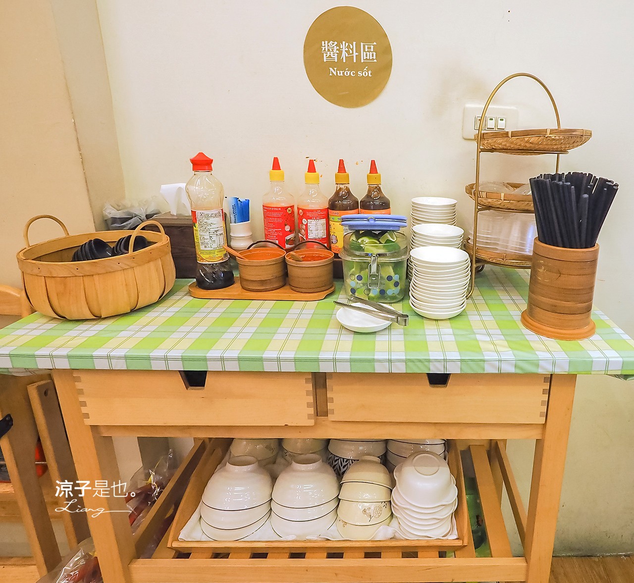 台中-越好吃越南料理(附菜單) 大里超人氣美食餐廳 阮小姐推推鍋料多澎派 台中文青質感小餐館