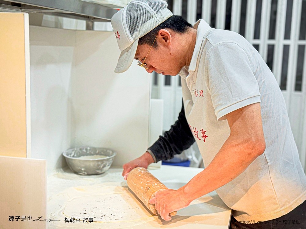 梅乾菜故事 逢甲夜市小吃 台中美食 梅乾菜餅 鍋盔 特色小吃 必吃 廈門美食