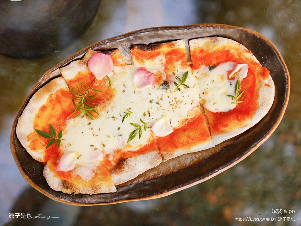 嫁婆咖啡 菜單 埔里秘境咖啡 南投森林系餐廳 樹屋 埔里庭園咖啡 蔬食 披薩 甜點