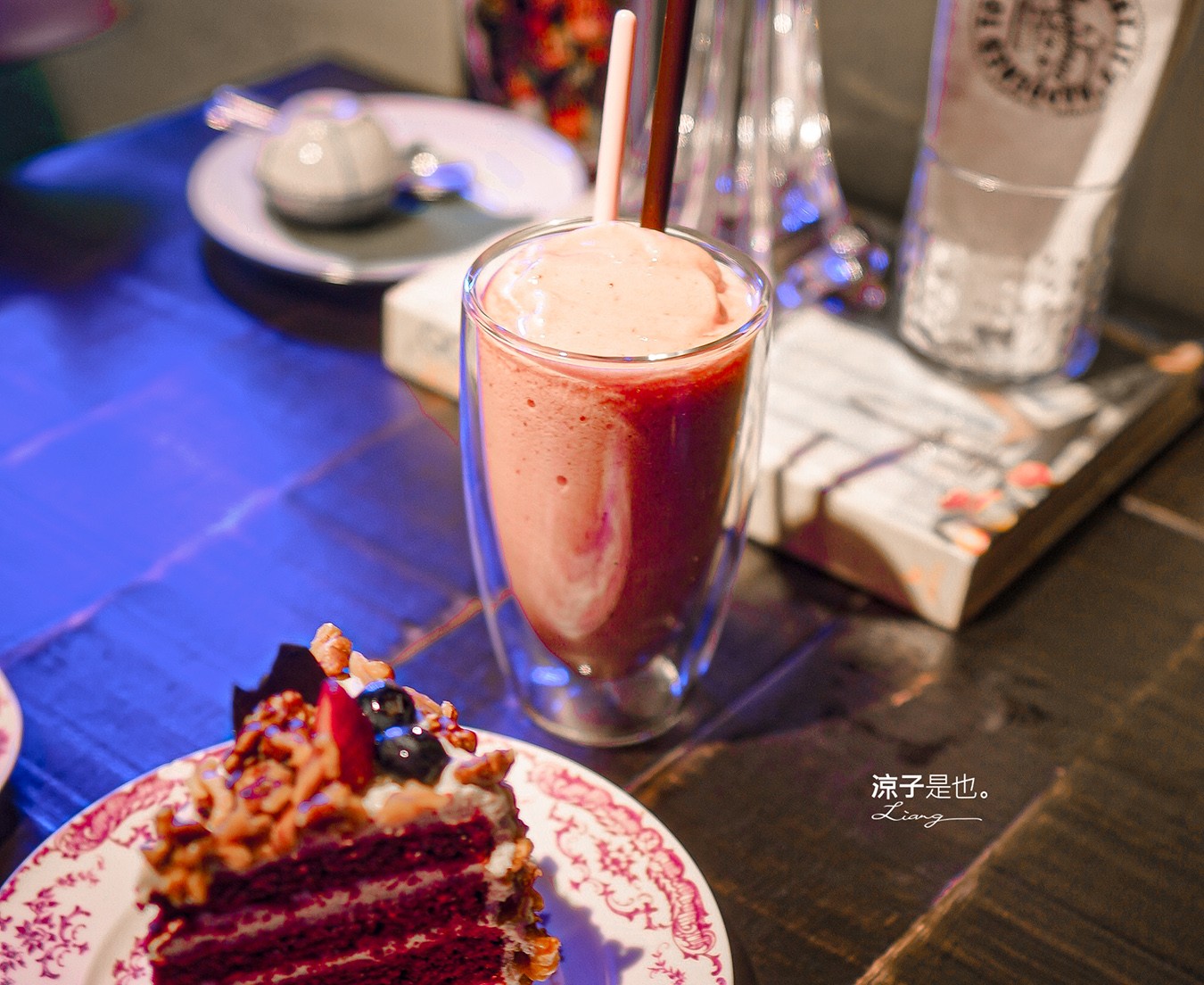  A pink rabbit + Bob 曼谷甜點 泰國 紅絲絨蛋糕 曼谷咖啡館 e-ga LAB 嵩越路景點 曼谷下午茶推薦