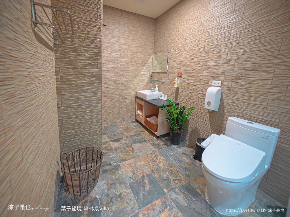 葉子祕境 南投埔里民宿 森林住宿 villa 豪華懶人露營 一泊二食 飯店 netflix disney 日月潭 早餐 晚餐