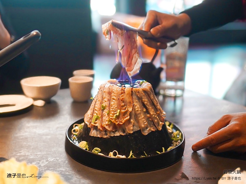岩漿火鍋 菜單 台中火鍋 麻辣鍋 公益路美食 麻辣鴨血豆腐吃到飽 台中聚餐餐廳 好停車餐廳 推薦必吃