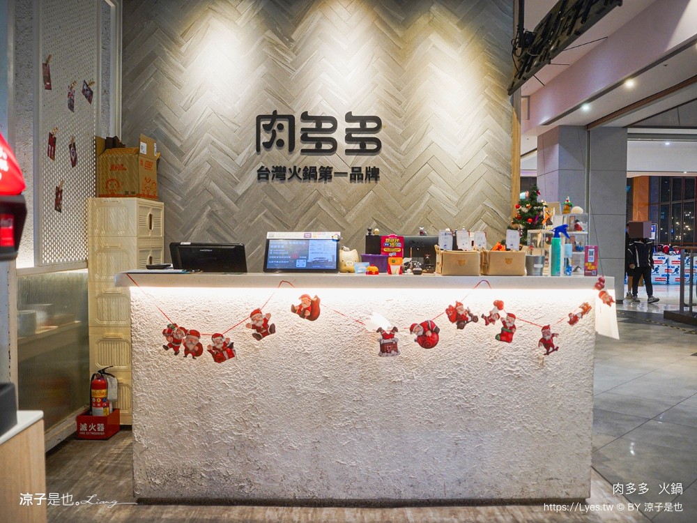 肉多多 火鍋 菜單 台中秀泰店 自助吧吃到飽 石頭湯 麻辣火鍋 生日壽星肉蛋糕 親子餐廳 剝蝦服務 高cp值火鍋 會員 打卡禮
