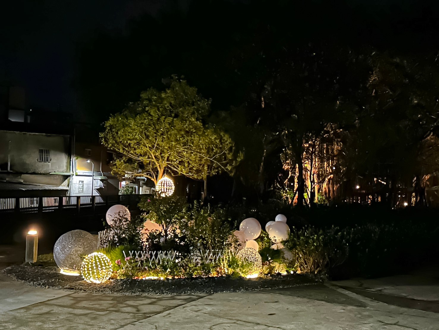 萬金杜鵑花展2025 金山中山溫泉公園 新北景點 北海岸活動 交通 展期 花藝造景 打卡必拍 懶人包