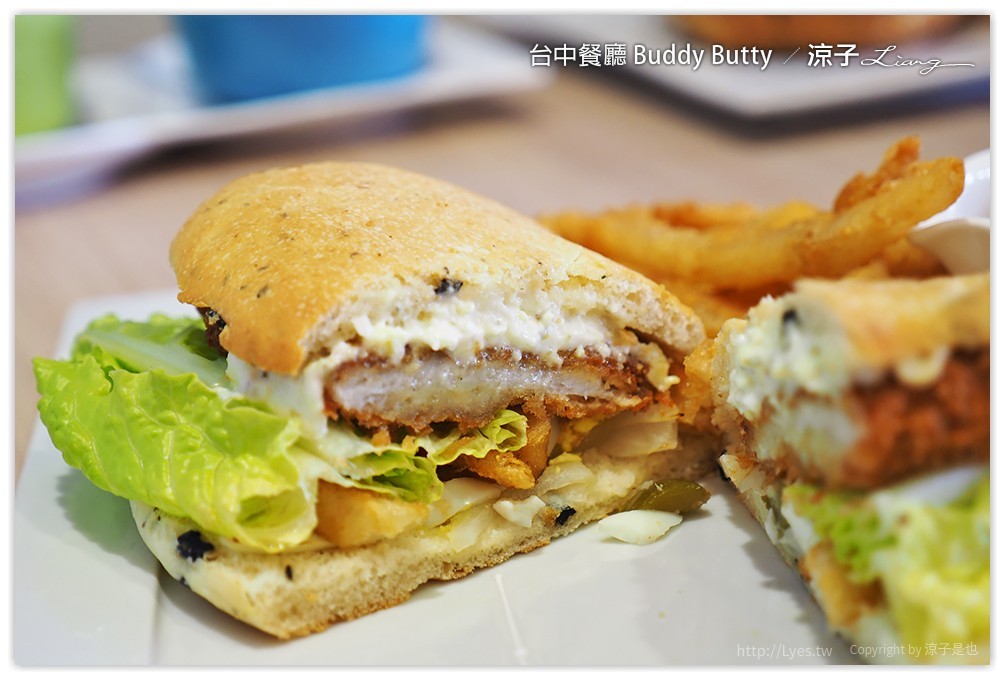 台中-Buddy Butty 英式早午餐 一邊吃美食還可以欣賞倒立天花板的床舖耶XD