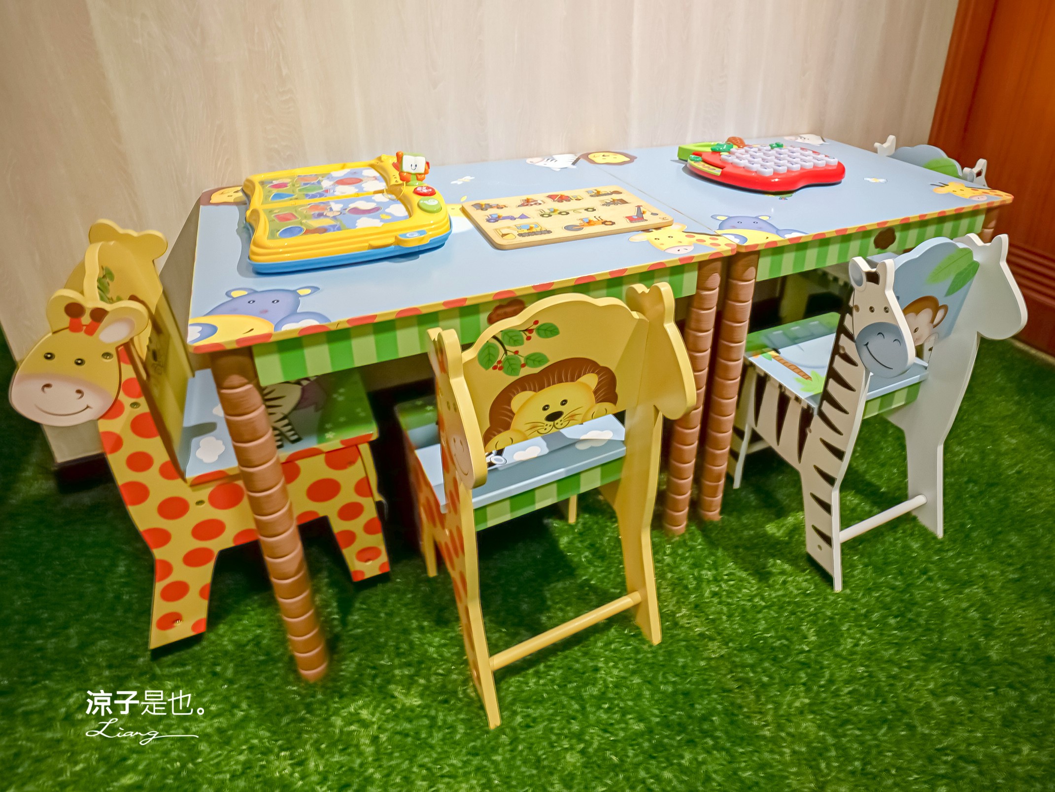 台北飯店-晶華酒店 買住宿送餐飲優惠 兒童遊戲室x浪漫星光泳池電影院 大班廊雅逸居開箱 享受城市親子輕旅行