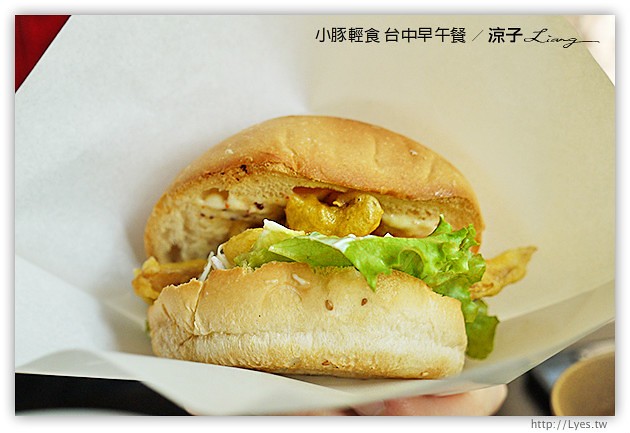 台中-小豚輕食 台中早午餐-厚片鬆餅口感好軟嫩