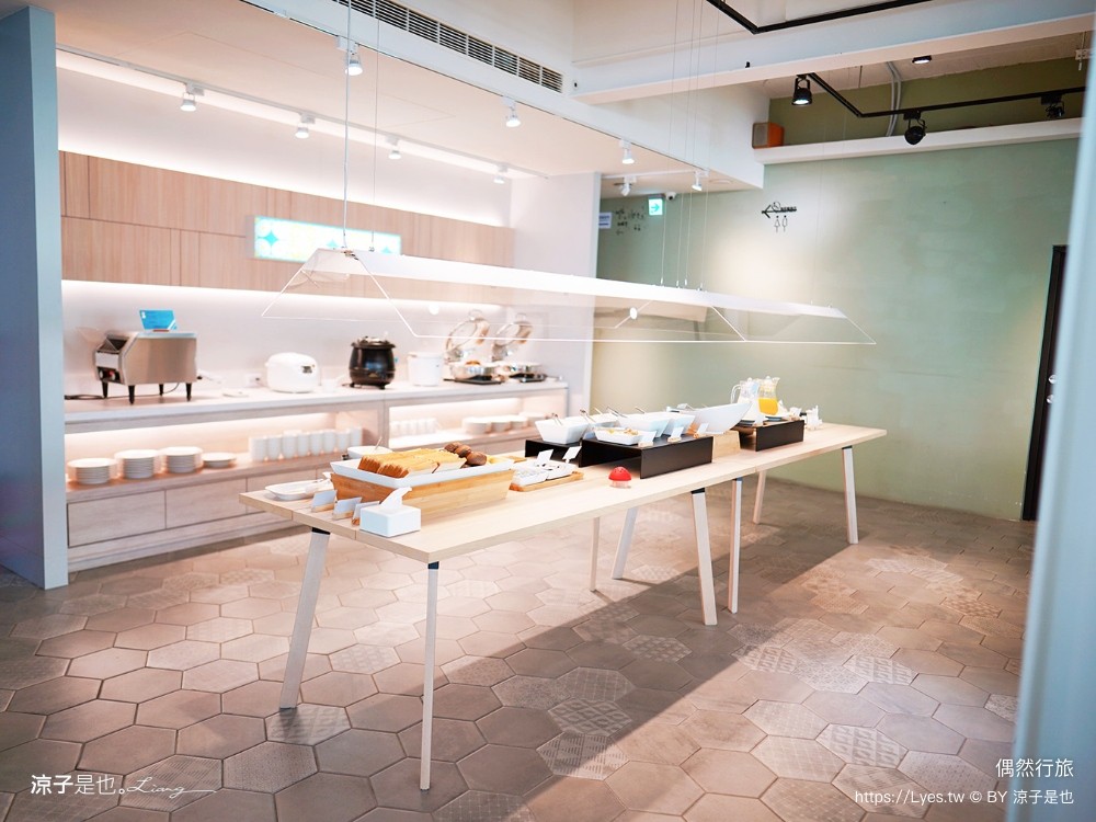 偶然行旅 嘉義飯店 文化路夜市旁 嘉義平價住宿 四人房 車場 文化鹿行旅 房價評價