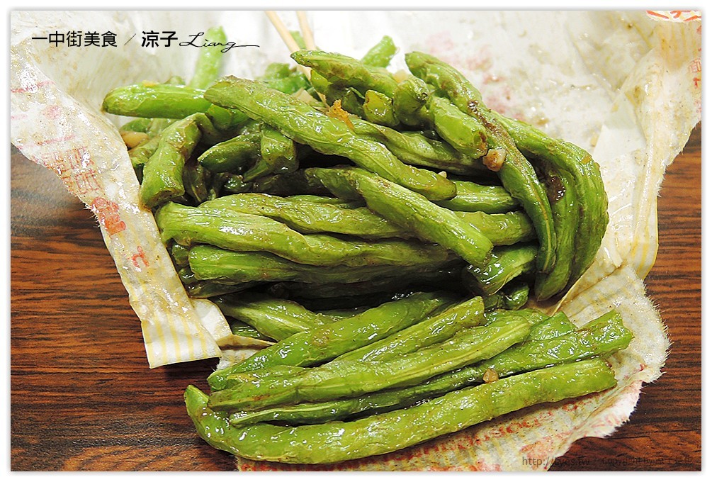 台中-一中街必吃美食小吃 一中街雞排、滷味、麵食、烙餅、沙威瑪、飯團、飲料冰品大集合