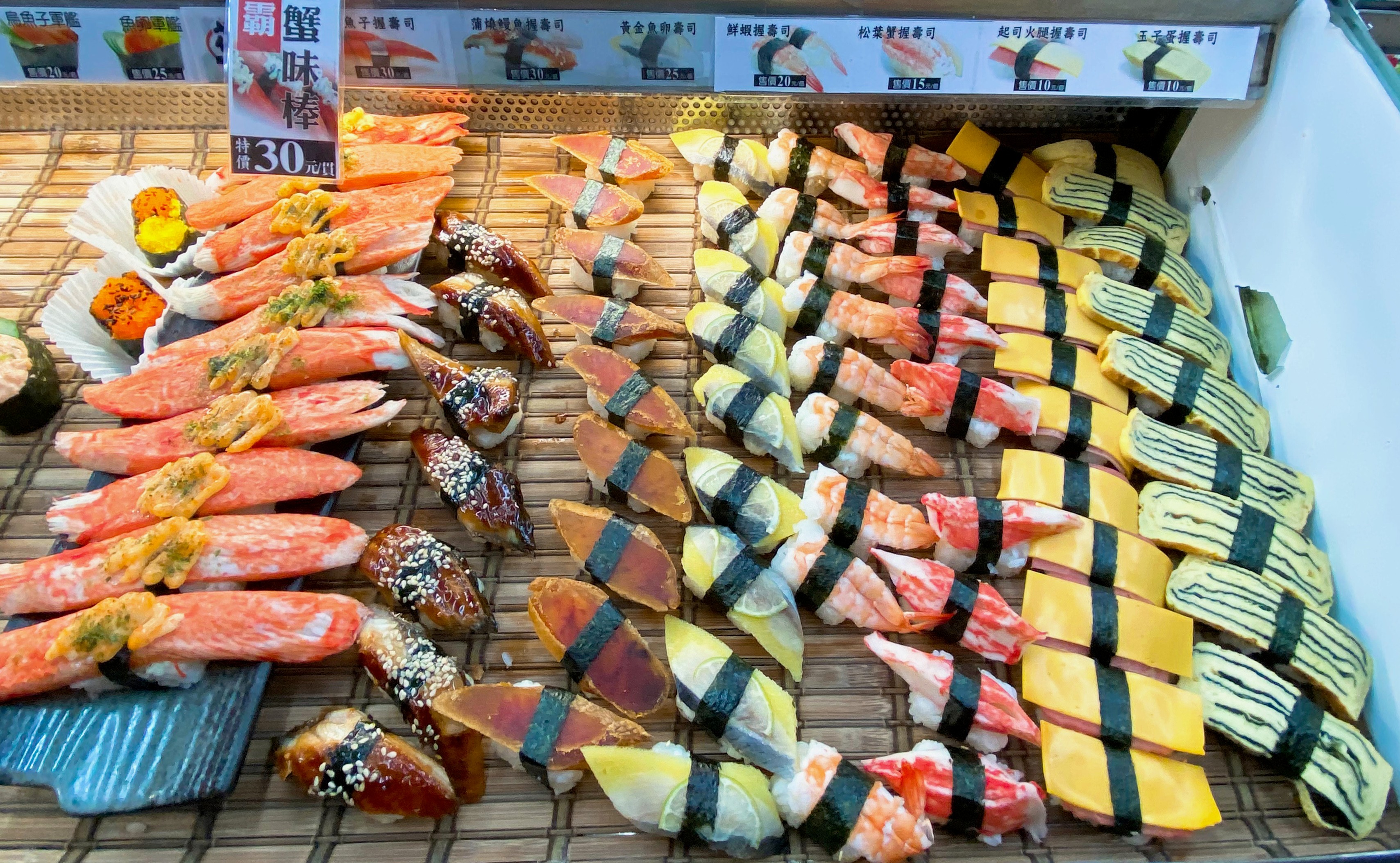 台中太平-花田壽司 十甲新光黃昏菜市場必吃美食 豐富多樣的平價壽司、握壽司、生魚片自己挑