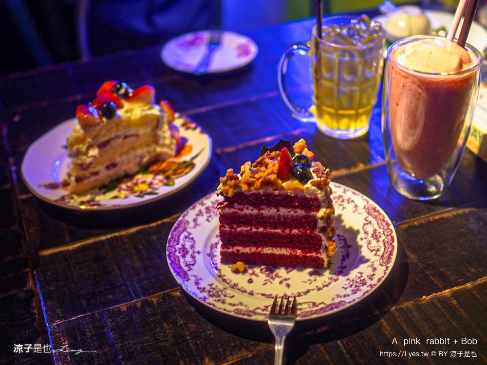 a pink rabbit bob 曼谷甜點 泰國 紅絲絨蛋糕 曼谷咖啡館 ega lab 嵩越路景點 曼谷下午茶推薦