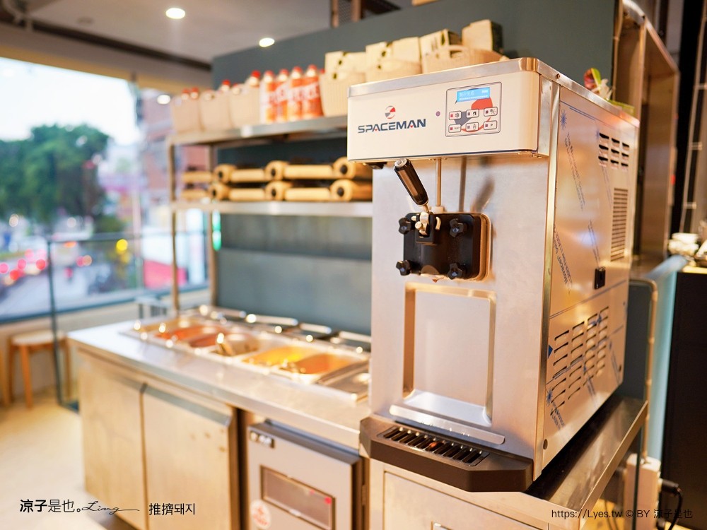 推擠 美食小吃 韓國烤肉 韓式小菜吃到飽 霜淇淋 無限供應