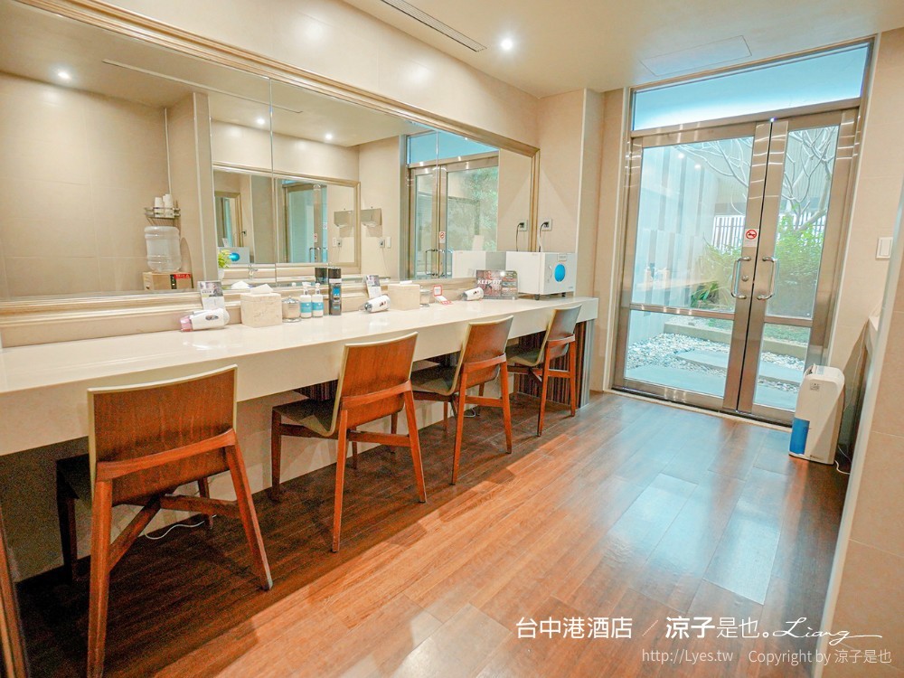 台中港酒店 台中親子飯店 梧棲住宿 海洋親子房、兒童遊戲室 汽車跑道 早餐自助吧吃到飽