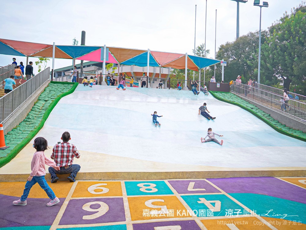 嘉義親子景點 KANO園區 嘉義公園 星光溜滑梯 飛碟溜滑梯 滑草場 溜滑梯公園