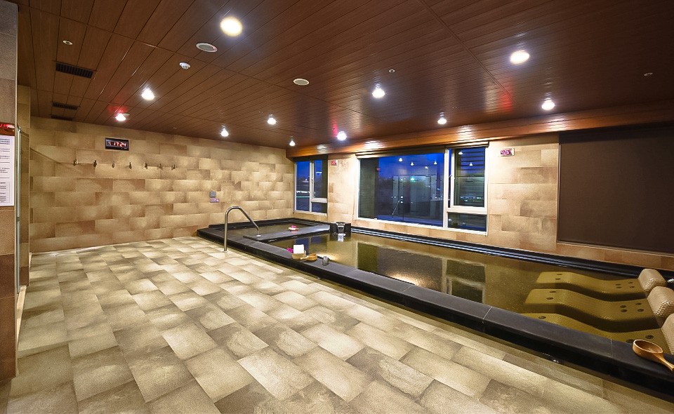 桃園福容大飯店 捷運A8福容 機場飯店 福容飯店交通 房型 設施 早餐 親子 桃園住宿 親子歡樂遊 三溫暖